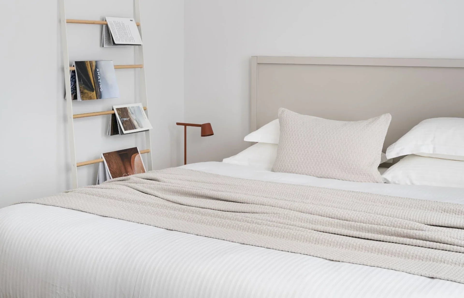 Poznejte naše nové bílé kolekce s proužky