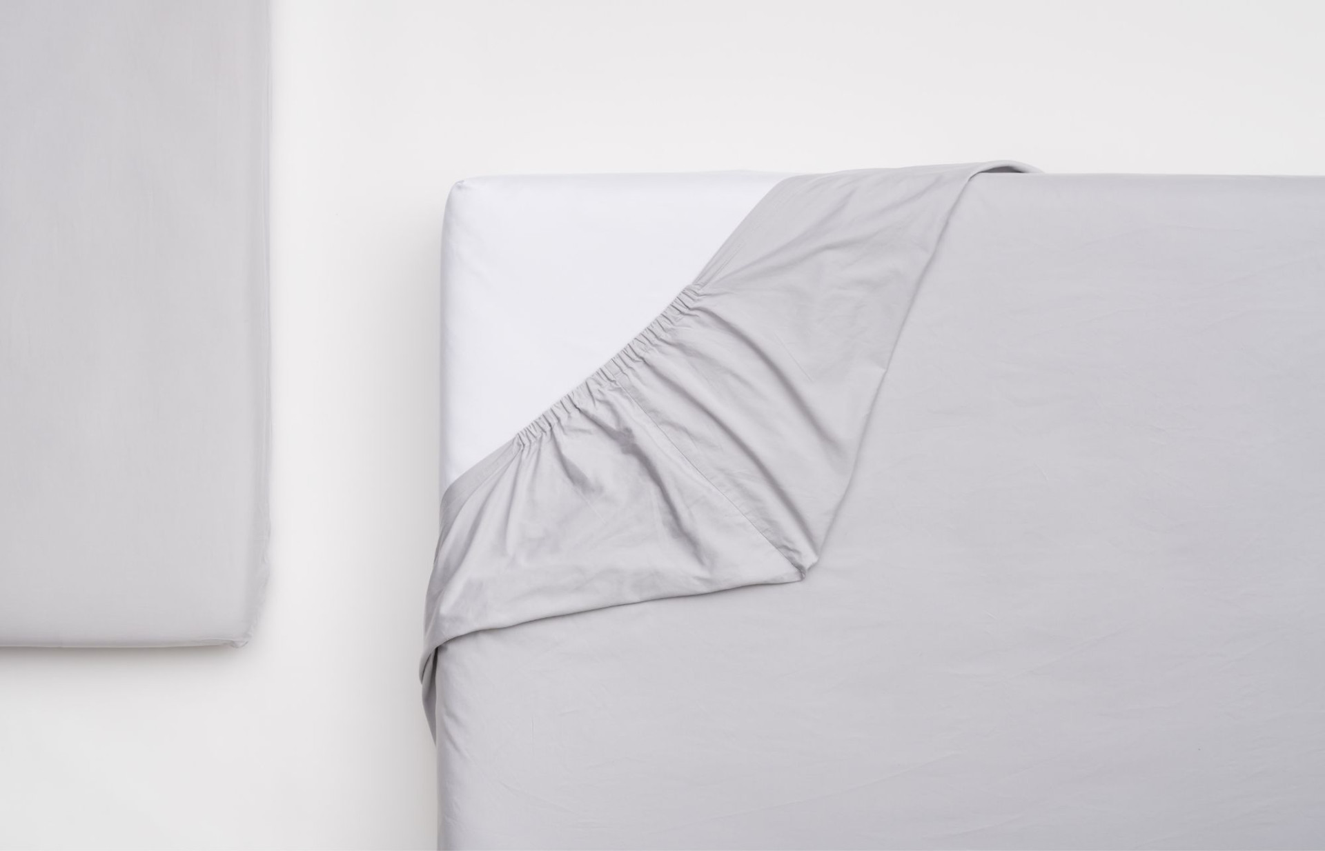 Our light grey Fair Play fitted bedsheet with practical elastic corners.